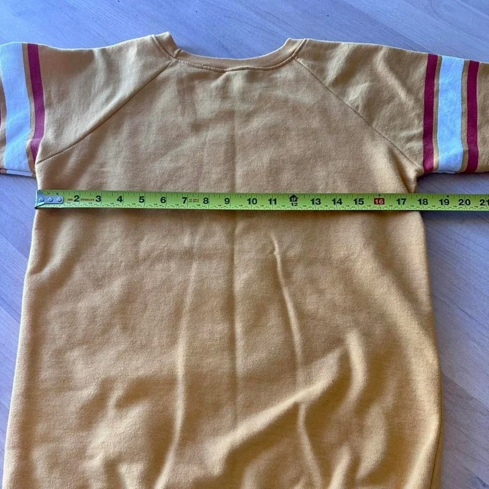 University of Iowa‎ crewneck small - Picture 6 of 7